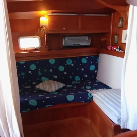 Botel Cristina