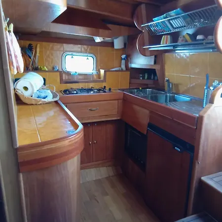 Botel Cristina